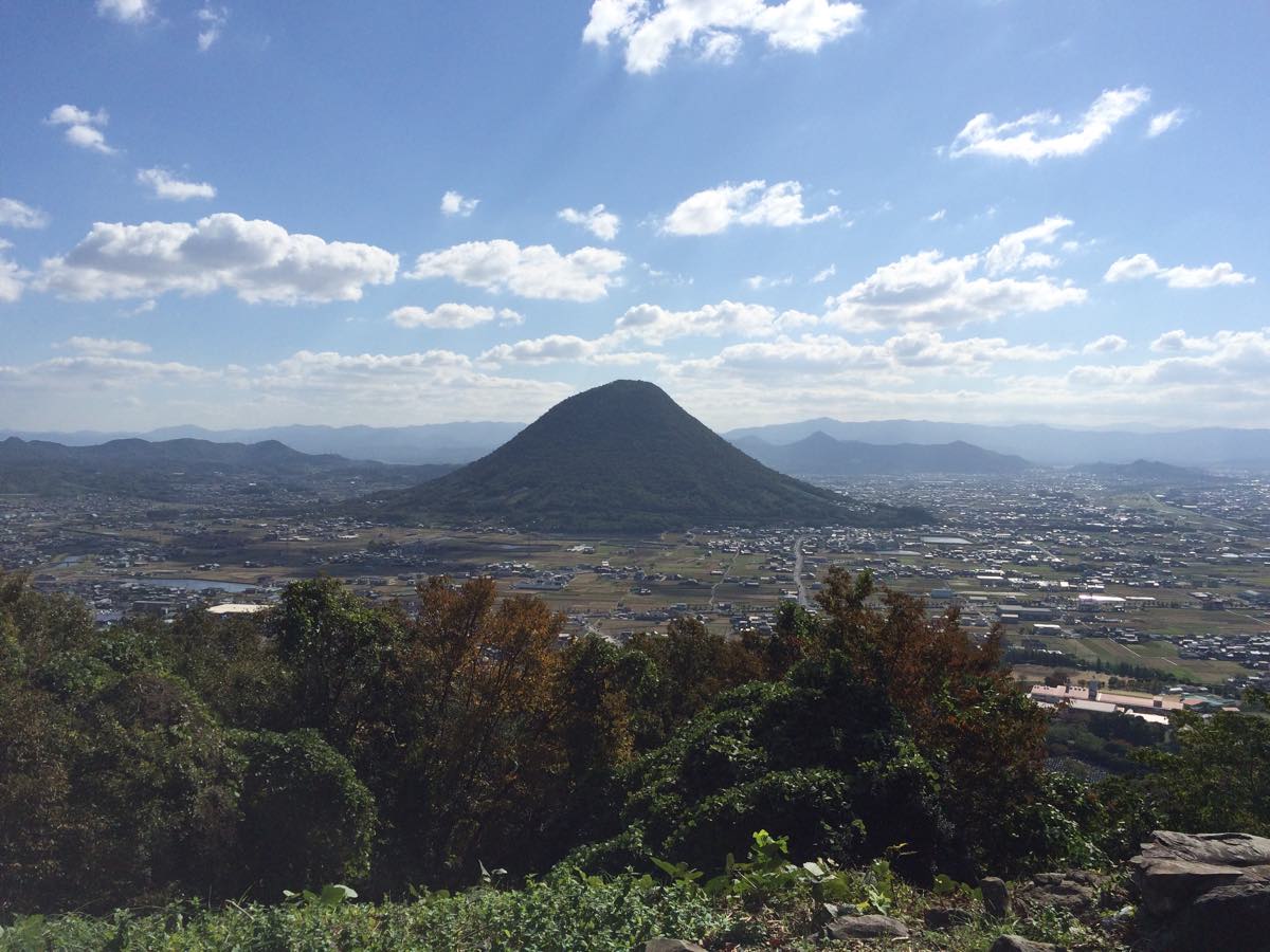 青の山から観れる讃岐富士こと飯野山