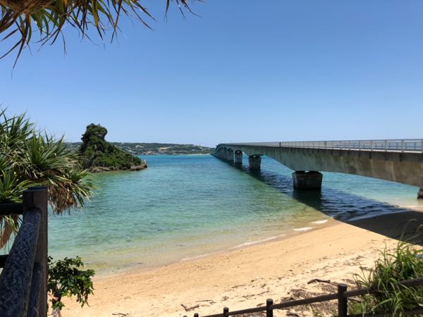 沖縄県の絶景スポット 古宇利大橋と青い海がキレイで最高すぎた件。