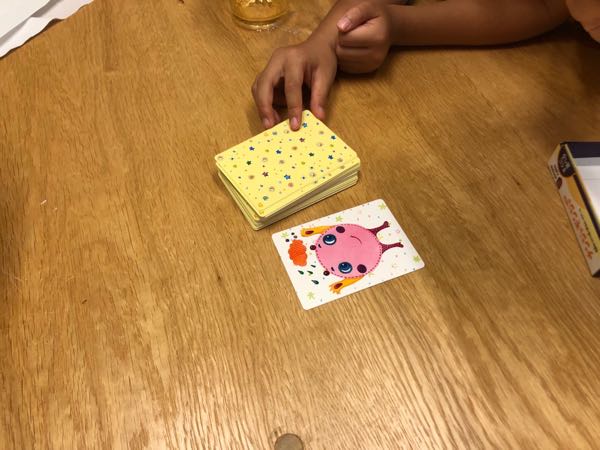 幼児でもいっしょに遊べるカードゲーム「ナンジャモンジャ」がおもしろい！