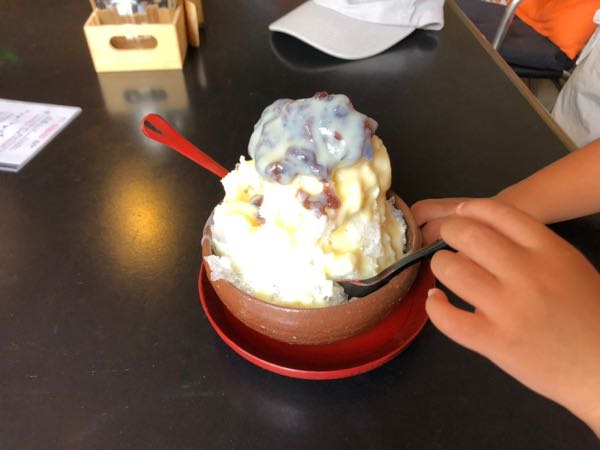 岡山県西大寺のカフェ茶蔵のかき氷（ミルク金時）