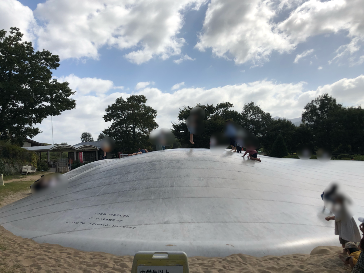 【香川】国営讃岐まんのう公園の大型トランポリン（ふわふわドーム）は本当に子供がよく遊ぶ