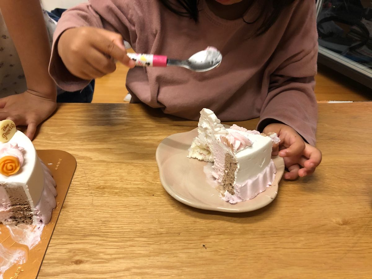 娘の誕生日ケーキにサーティーワンアイスクリームのバースデーケーキを注文。感想など。